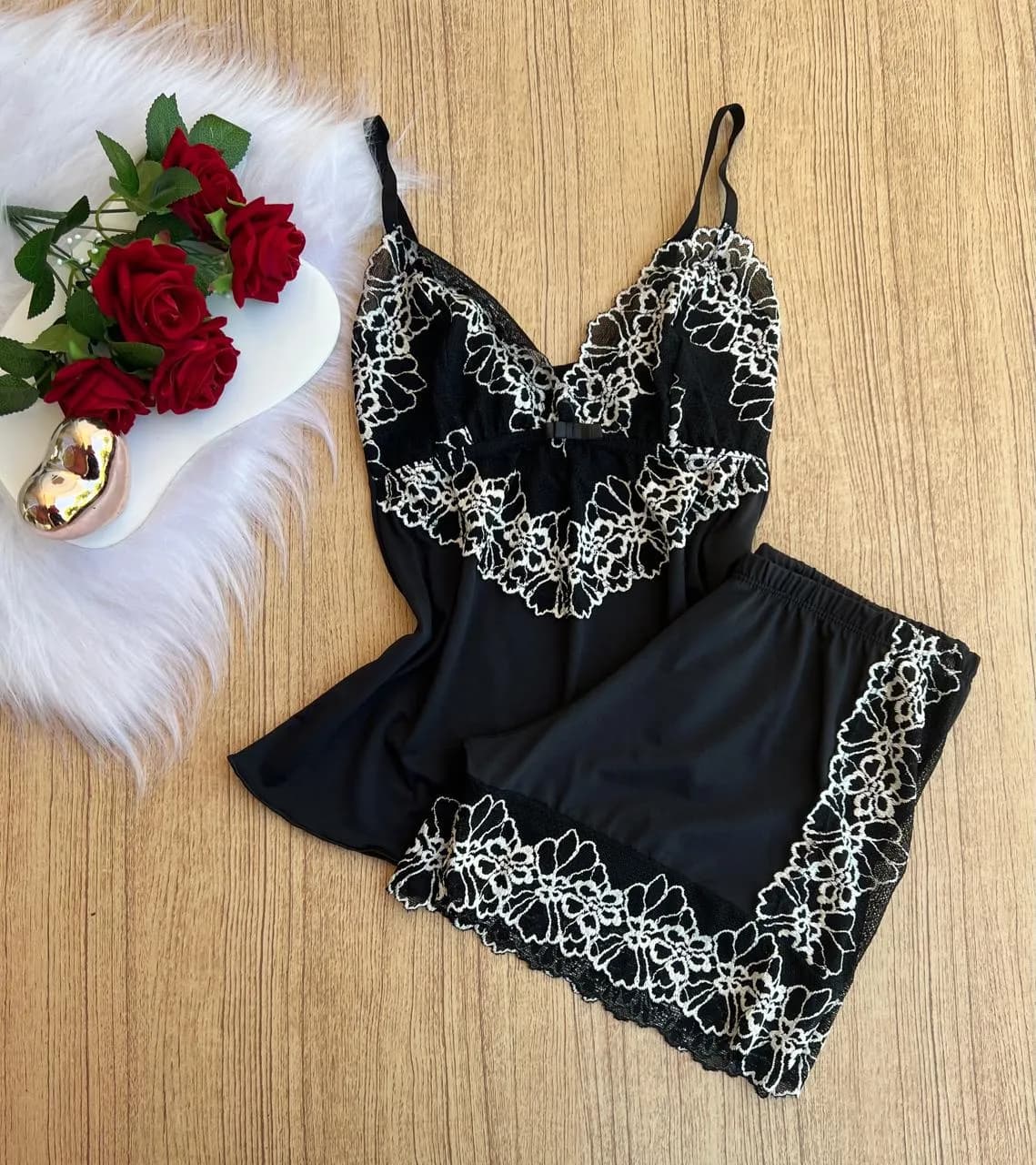 Baby Doll Triângulo — Preto com Renda Branca